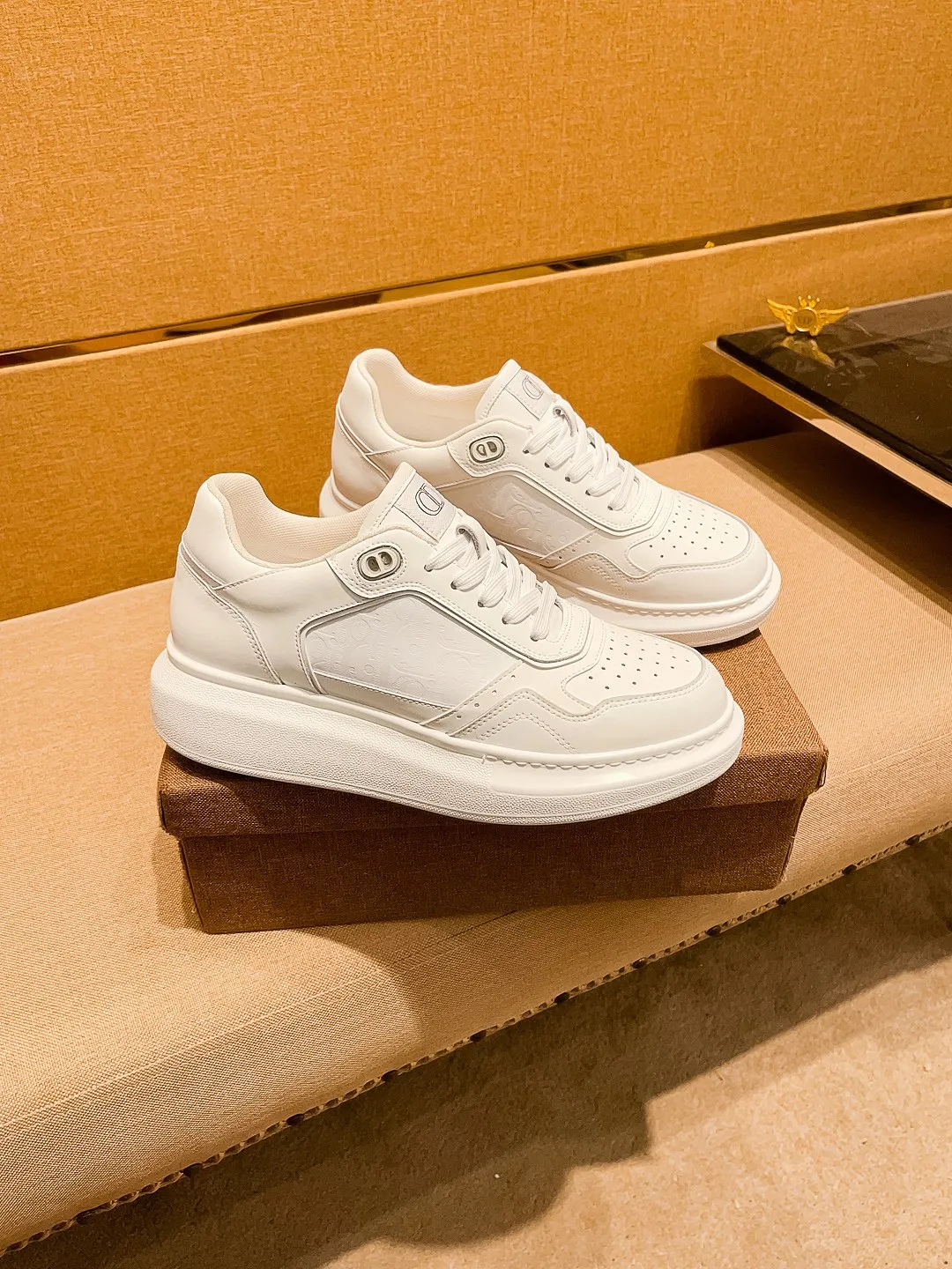Men's shoes💰 440💰[Dior]🔥 High-end men's shoes brand official website 1:1 latest masterpiece: the upper is made of Italian imported first-layer cowhide with a comfortable and breathable lining➕original non-slip and wear-resistant outsole🔥, making walking more convenient and comfortable! An exclusive new model, a stunning work, a beautiful 1:1 replica [color] compared to the official quality! Create a fashionable personality to set off your uniqueness! A must-have for trendy men! Classic 🔥 Size: 38-44 Color: 🔥 2⃣️ colors available 🔥.